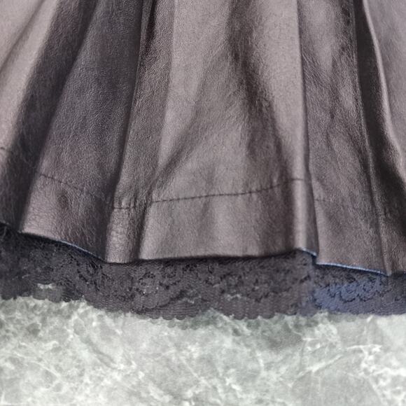 Little For Big Size XL Black Pleather Skirt With Straps & Silvertone Handcuffs - Picture 3 of 13